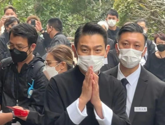 “全盘皆崩”的四大天王?刘德华走红后,爸爸丧礼竟成为娱乐界最大“笑话”!