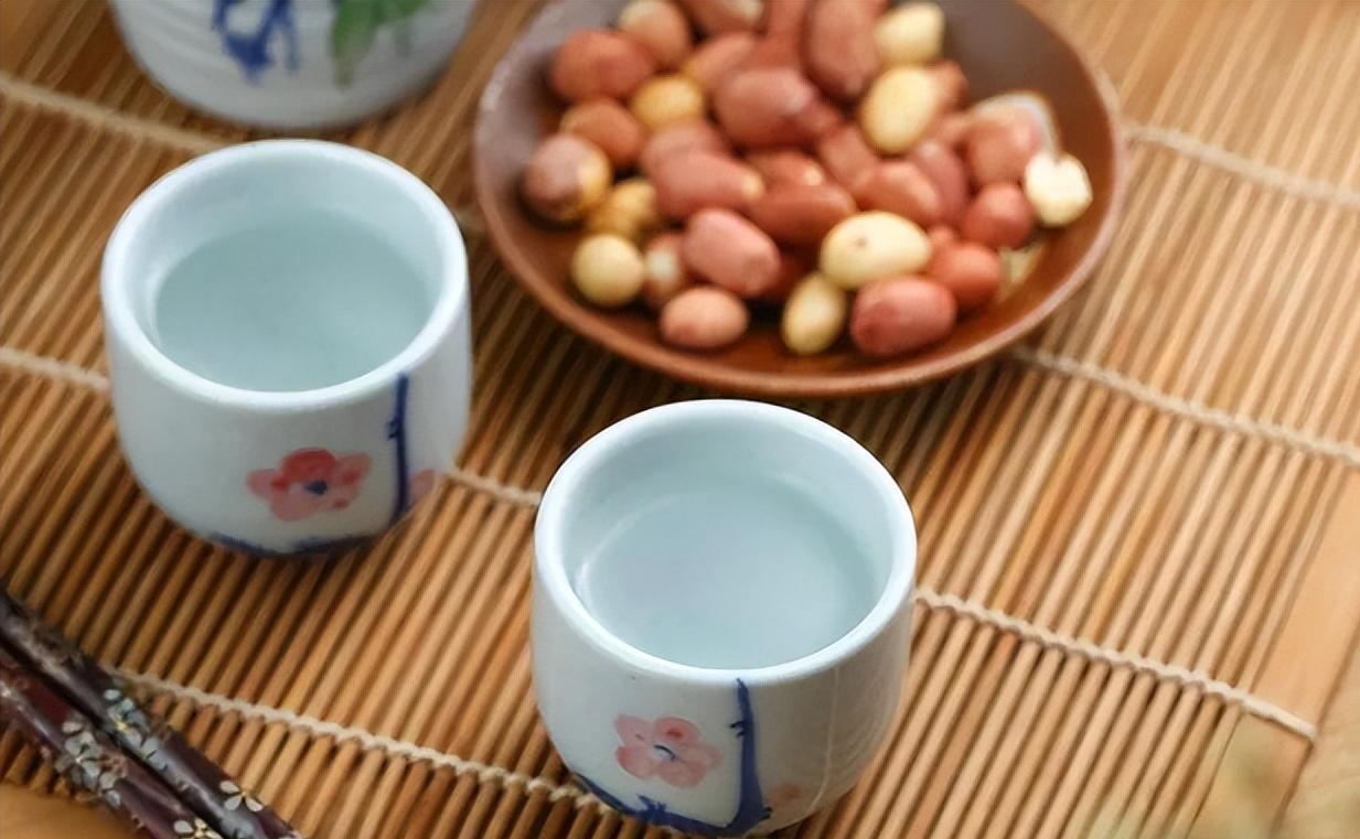 饮品|一位酒厂工人的肺腑之言:只需一点茶叶水,白酒好坏立马一目了然