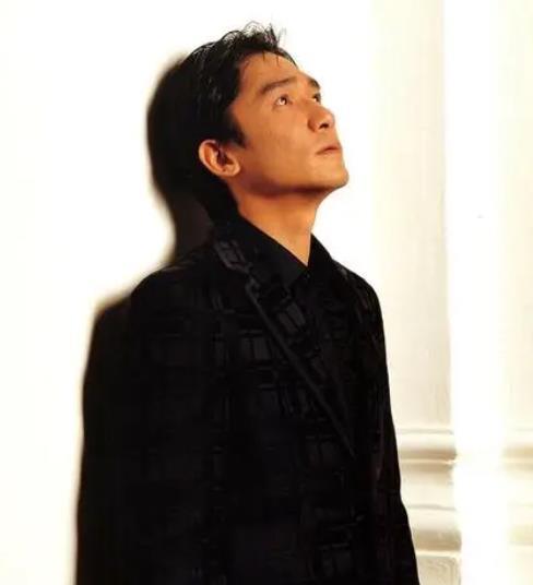 给辱华女团义务帮忙?61岁的梁朝伟,现如今已彻底走上了不归路!