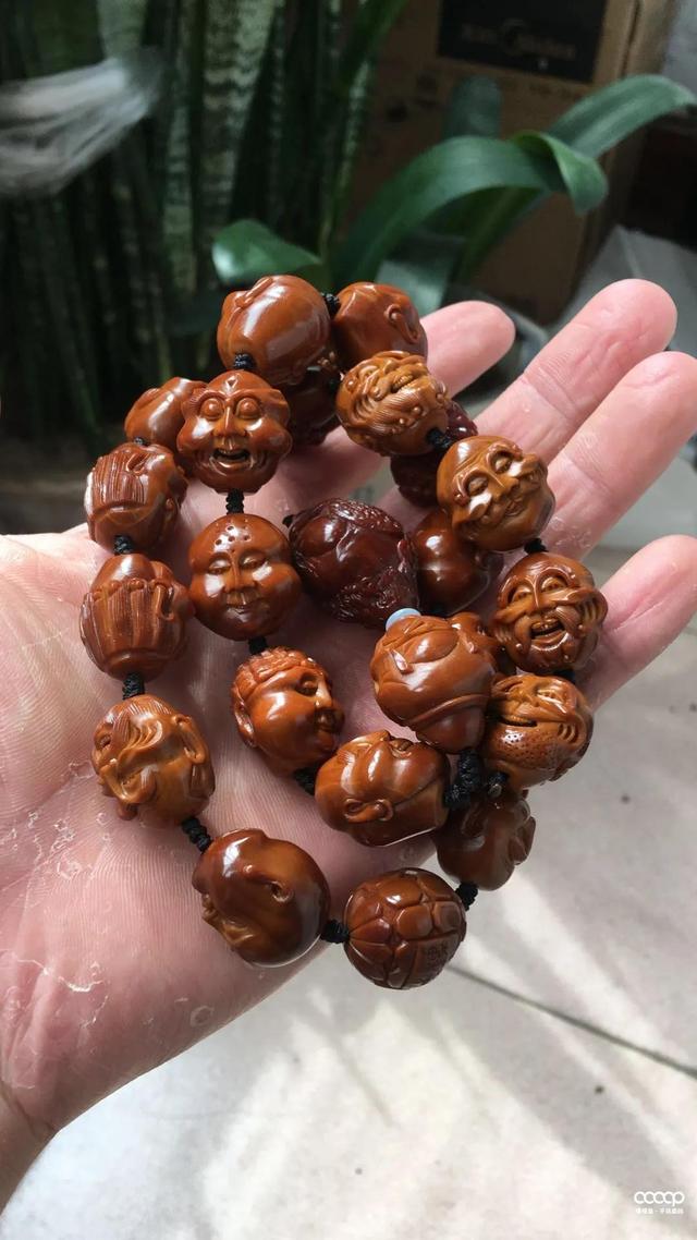 橄榄核|一条素铁核,4年被他盘的透透的!多少人看一眼,就再也忘不了