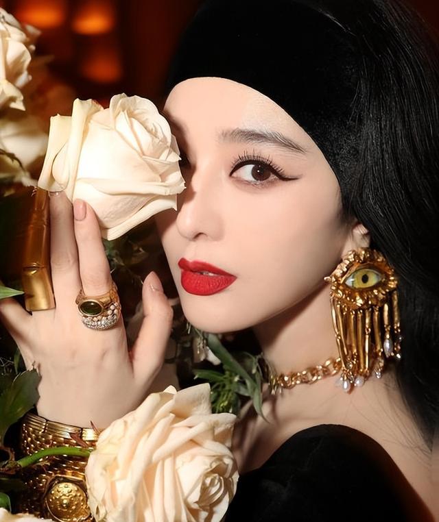 范冰冰在巴黎新造型穿国货美翻!