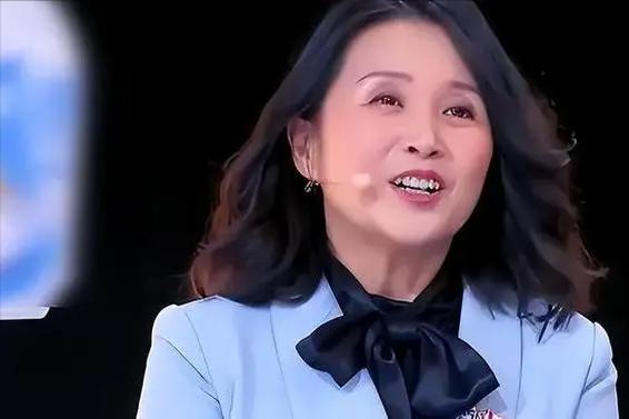 黄菡|这还是《非诚勿扰》里的导师黄菡吗?时隔7年荧幕露脸,判若两人