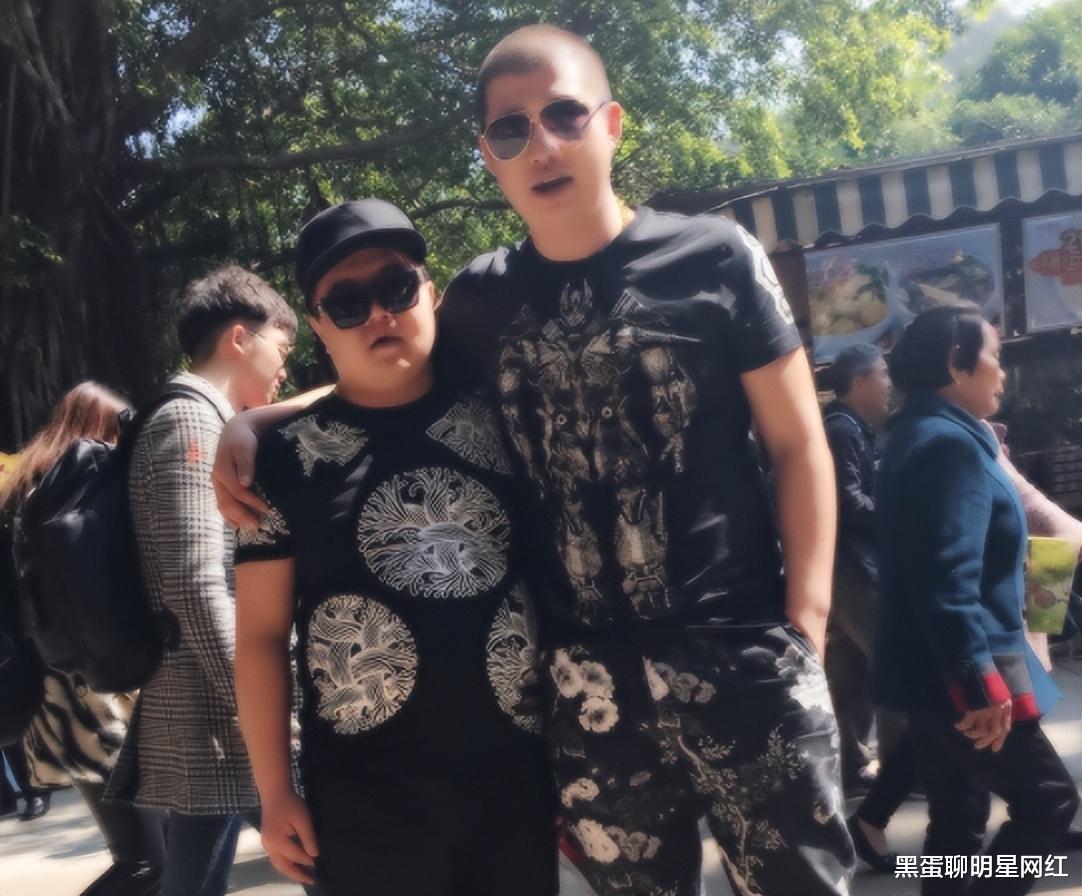 井元林|网红二驴为讨好平台,批评散打哥、小伊伊跳槽,嘲讽辛巴骂官方!