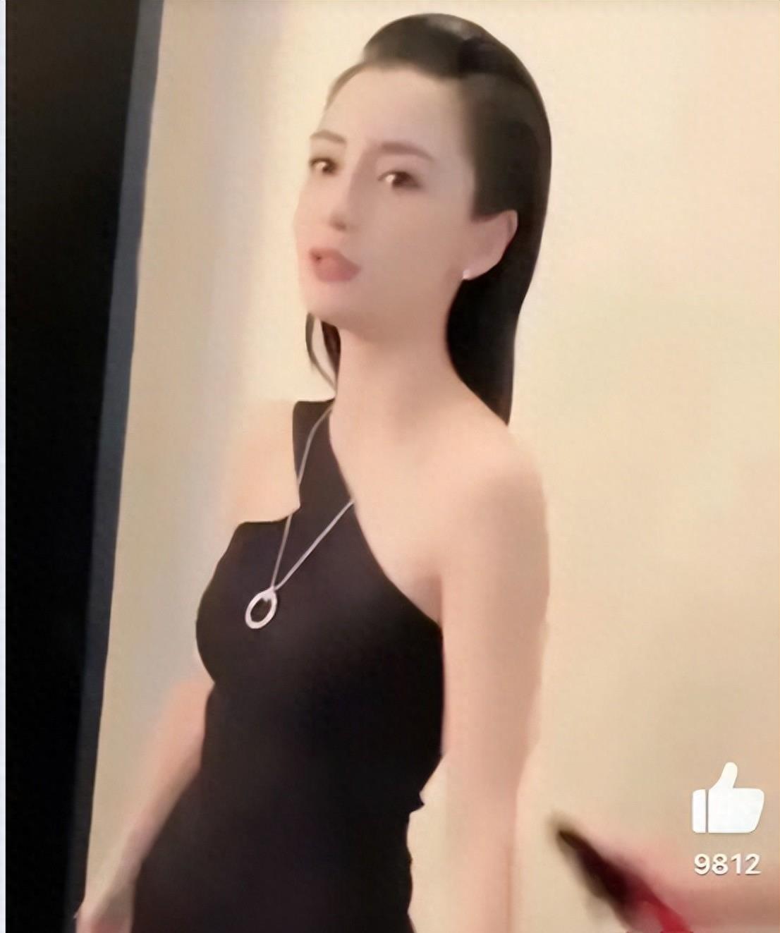 同样是43岁，当董洁和高圆圆同框，才知道中年女星瘦成排骨真丑！