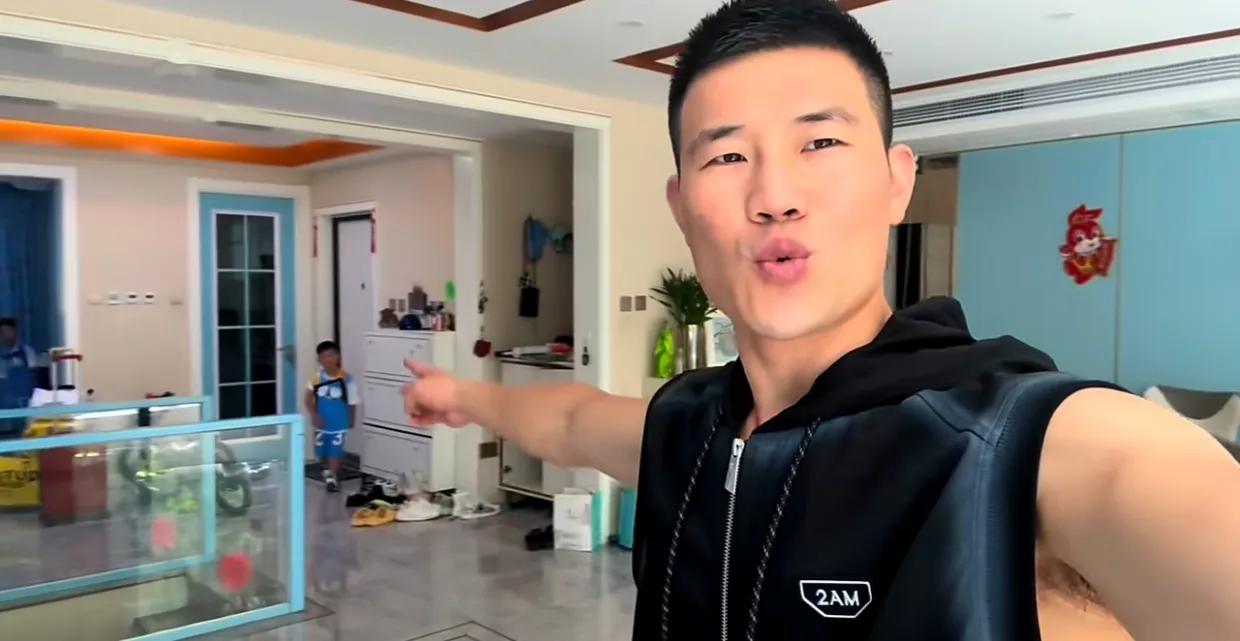 嘎子直播怒斥王宝强忘恩负义:八角笼中20亿票房,有我一半功劳!