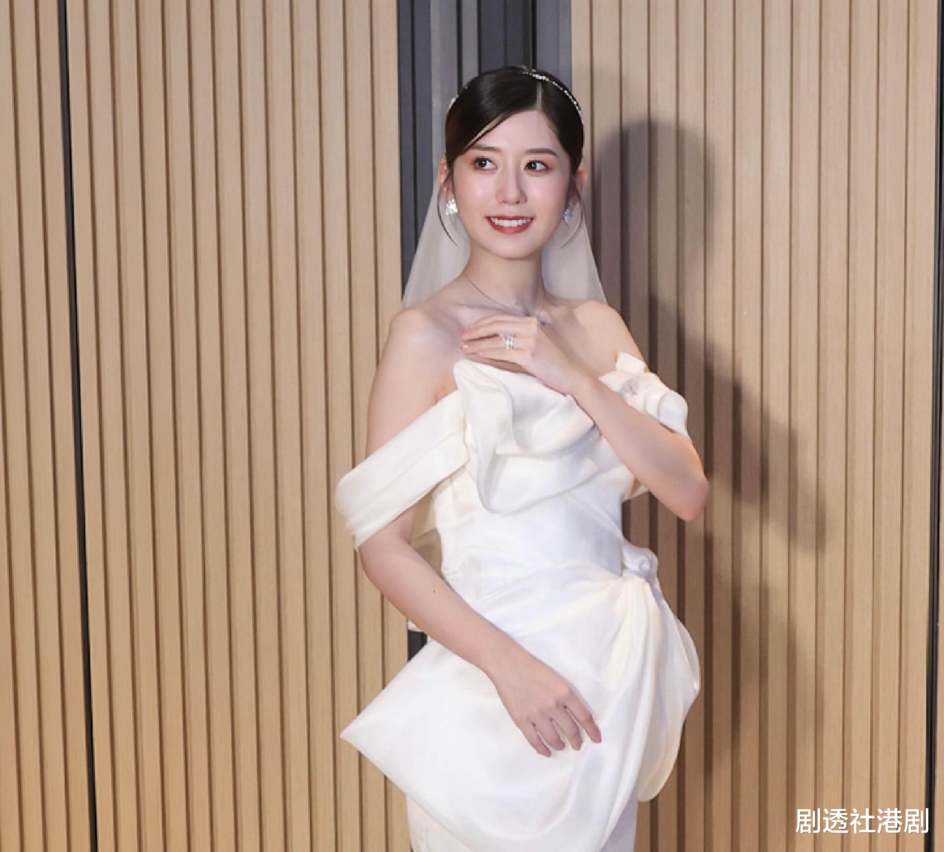 恭喜！27岁TVB新一代女神在深圳大婚，自曝公公想抱六个孙子