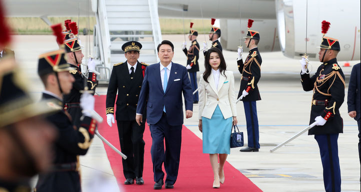 穿搭指南 韩国第一夫人在法国晚宴上穿韩服！晚宴造型太惊艳，把大家惊艳到