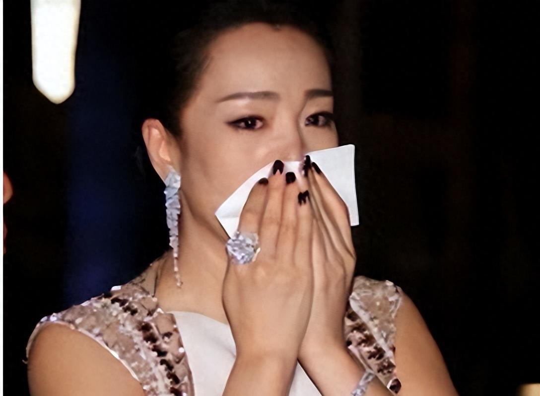 狐狸尾巴终究藏不住, 他妻妾成群, 私生子竟和大腕巩俐越长越像了？