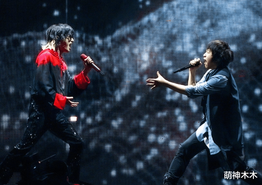 |王力宏演唱会遇冷!现场大片空位本人迟迟不上场,观众直言想退票