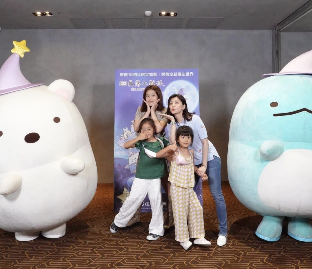 岳云鹏|贾静雯17岁长女独自国外求学,染红发眼线夸张,大方承认想当艺人