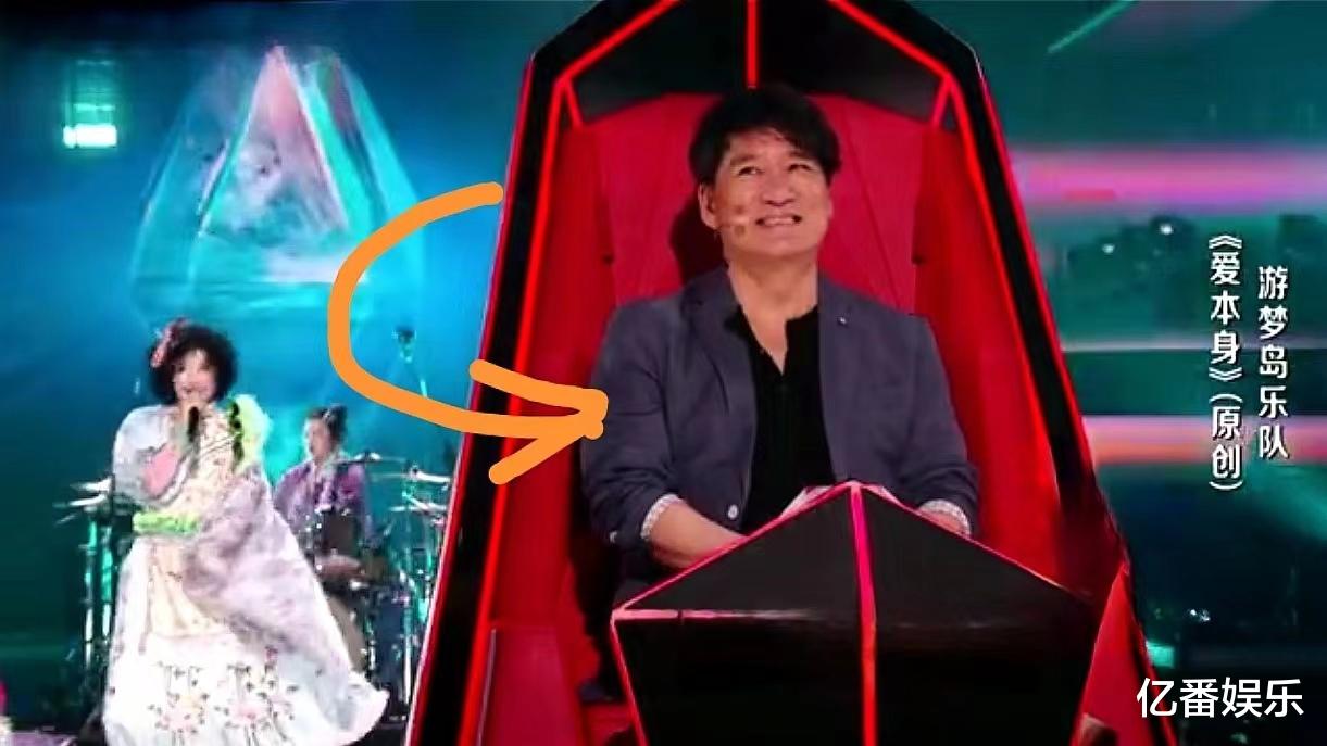 《好声音》又出乌龙？没拍开关椅子自己转了，潘玮柏内心：我靠！