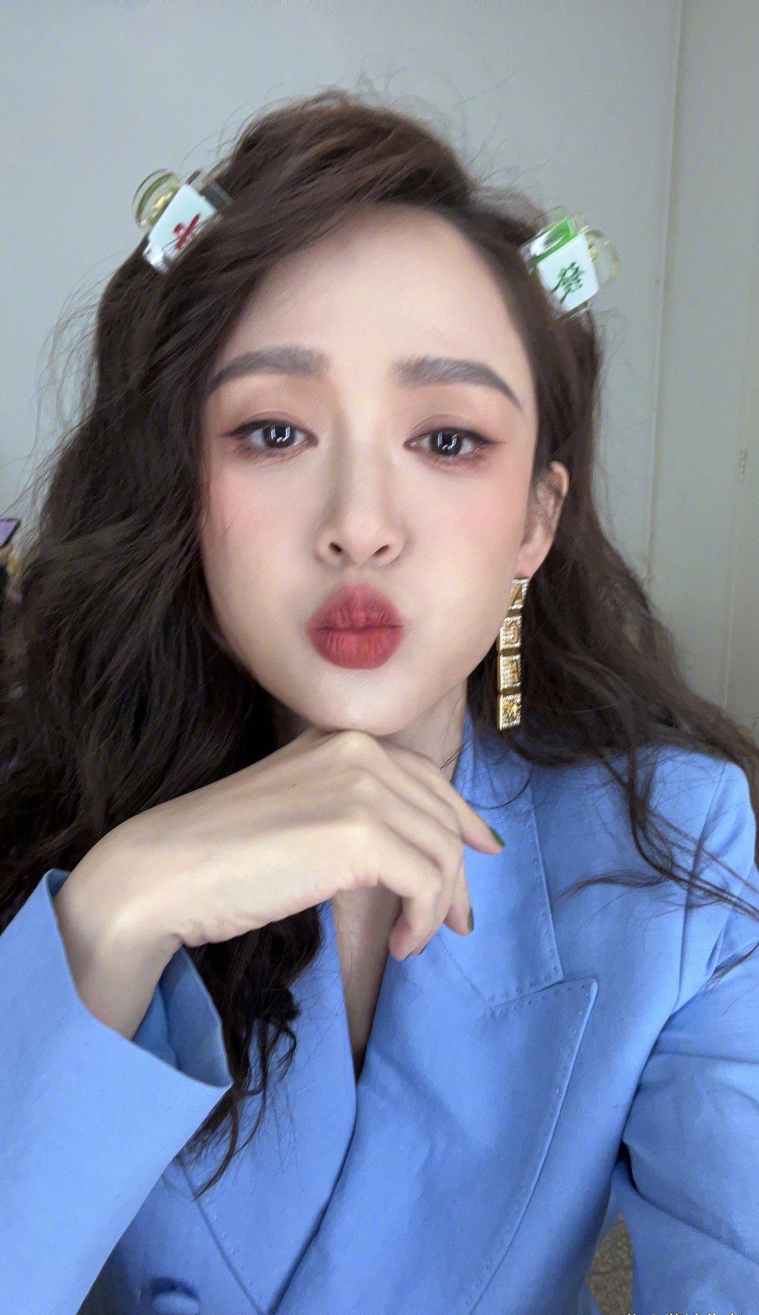 陈乔恩新剧给33岁吴谨言演后妈?时代抛弃她的时候,招呼都不会打