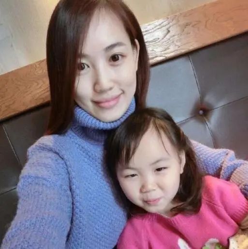 马蓉王宝强离婚后首次同框！王宝强展现父爱，放下恩怨为女儿毕业典礼护航！