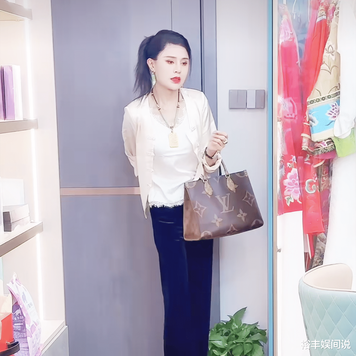 令人痛心！曝30岁网红罗大美遇害，知情人曝真实原因，疑似炫富