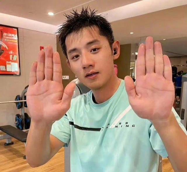 张继科|从年收入6000万到一败涂地！张继科再遭打击，综艺节目出手了