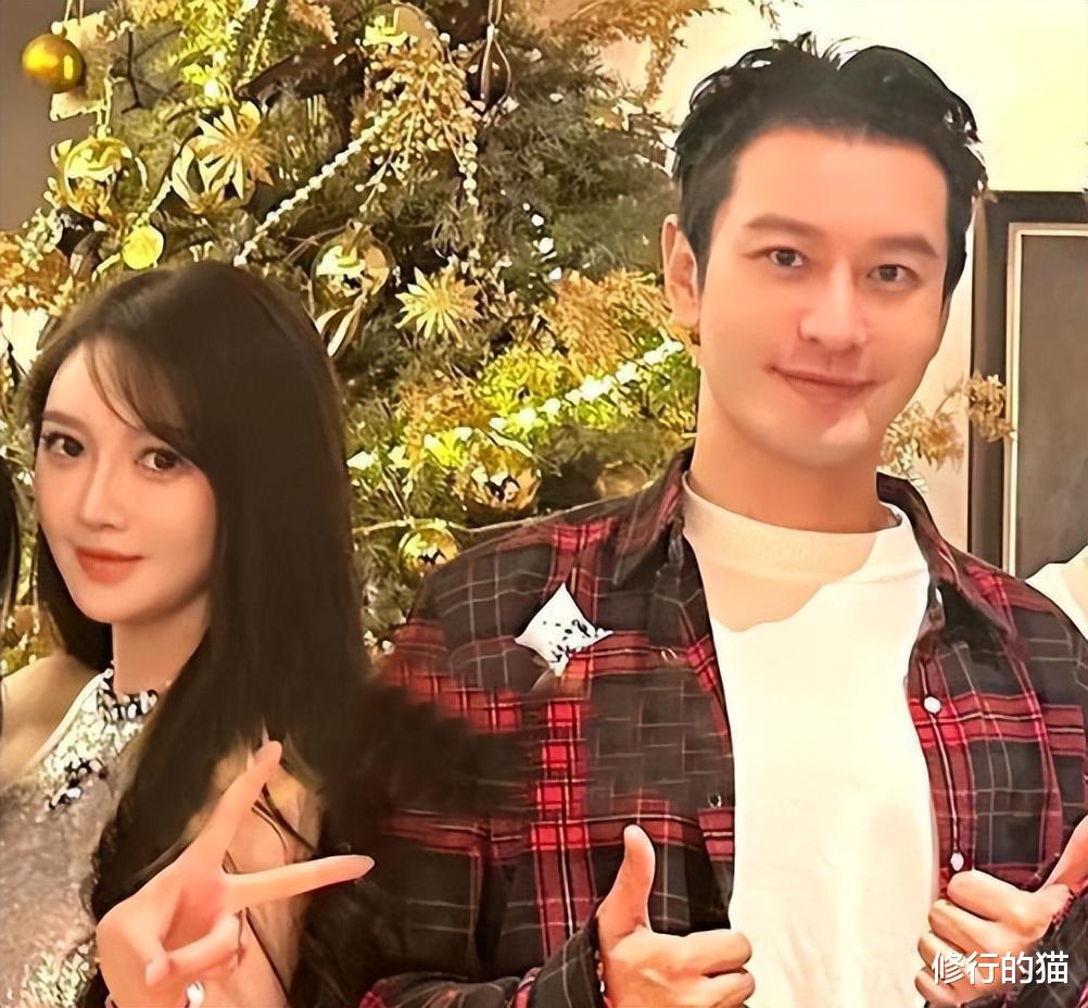 黄晓明|同居试婚?叶柯搬到黄晓明家,晒玻璃倒影秀恩爱,疑把小海绵赶走