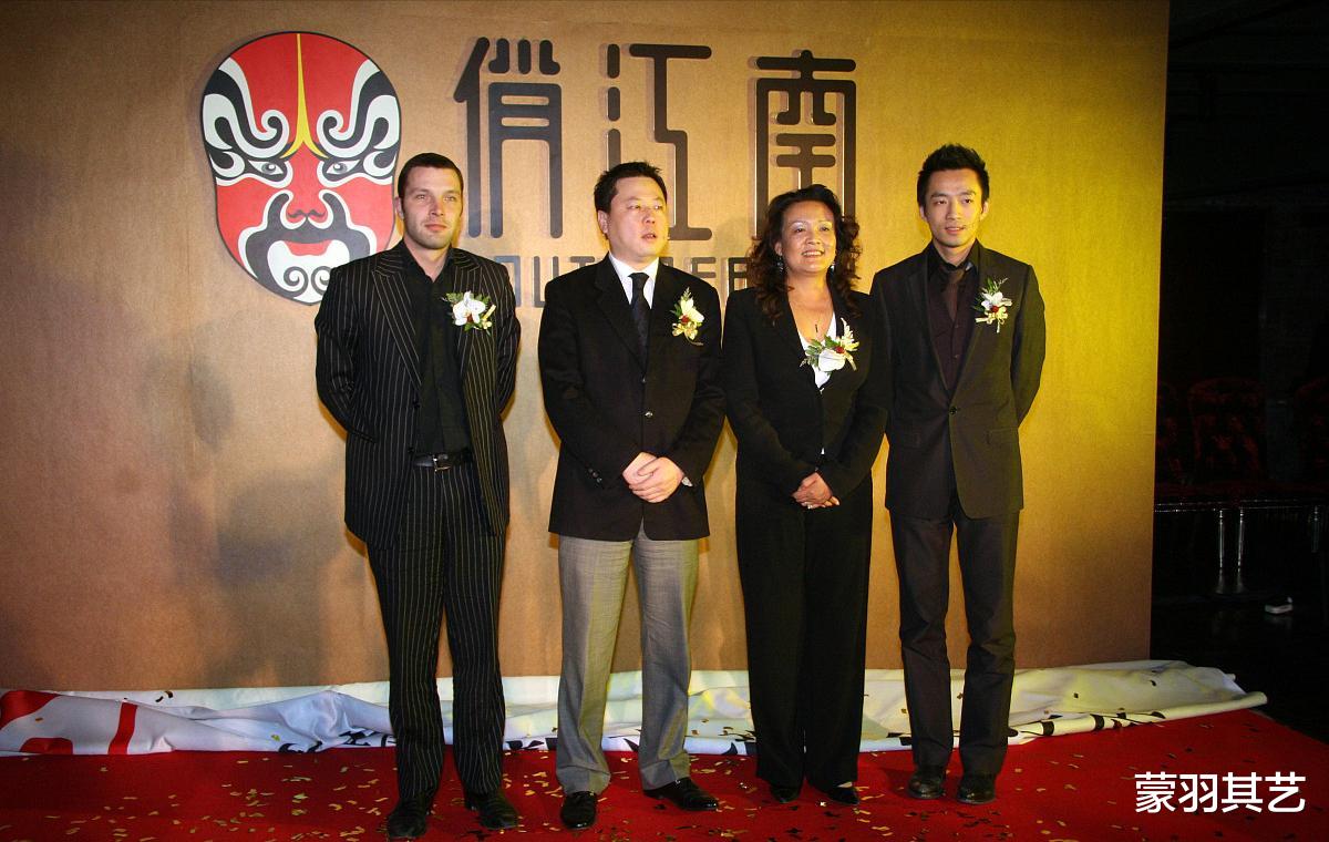 达米恩·利拉德|张兰称不再招聘小野孩,“玩蛇的女人”凭啥看不起低学历?