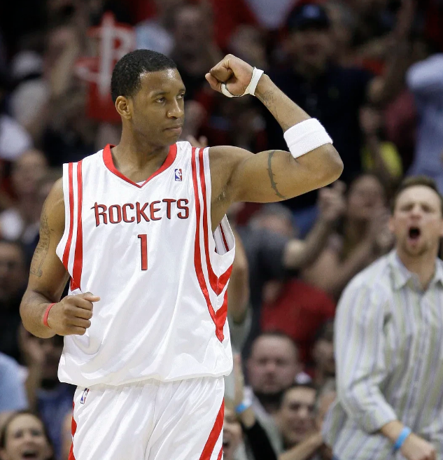 麦迪可是参加过扣篮大赛,也骑扣过2米29的布拉德利,弹跳很好.