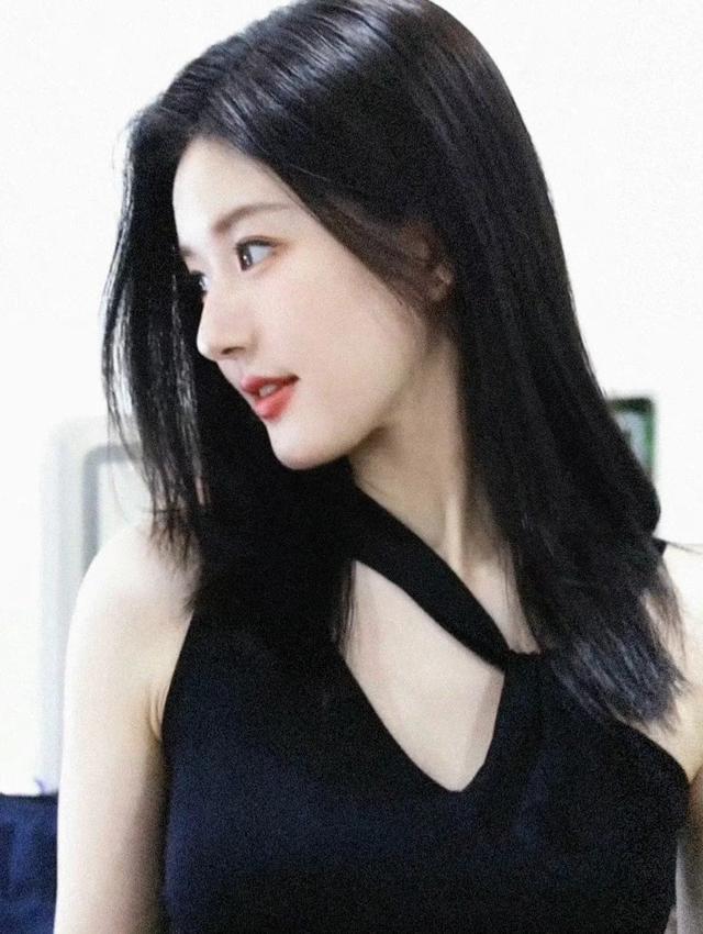 赵露思的新发型有一种/这次我要夺回属于我的一切既视感。 ???