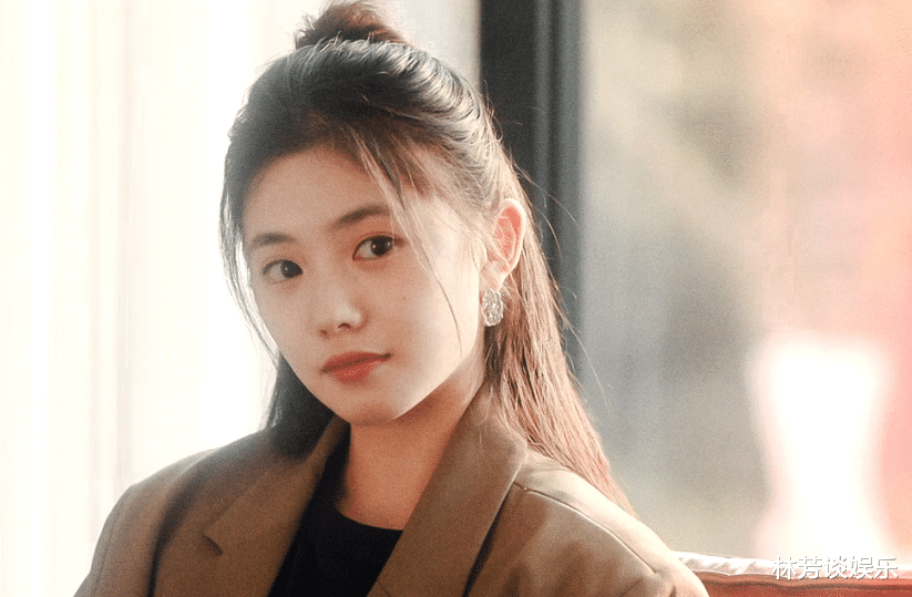 一个装上天,一个莽到底,撑起36集甜宠剧,开年爆款终于到了