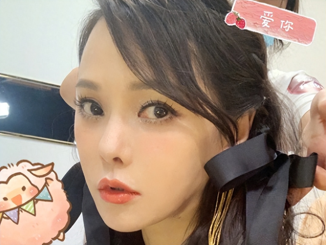 伊能静首播后再割韭菜，卖二手鞋带皴泥被嘲恶心，到付拒退卖高价