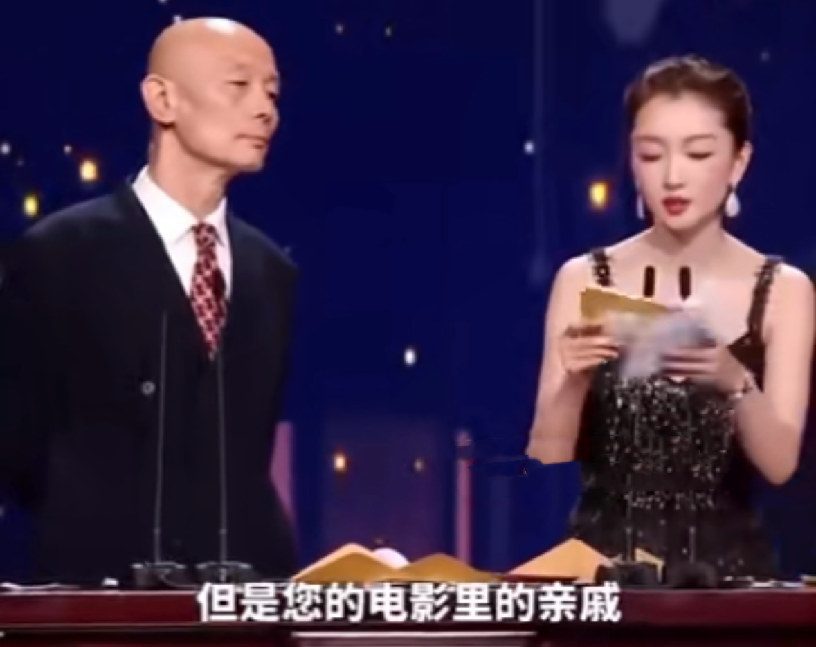 “三金”也拯救不了照本宣读的周冬雨,她这是对观众亵渎对行业不敬