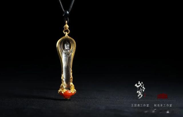 雕刻|拇指大的翡翠出佛像小摆,精悍传神!