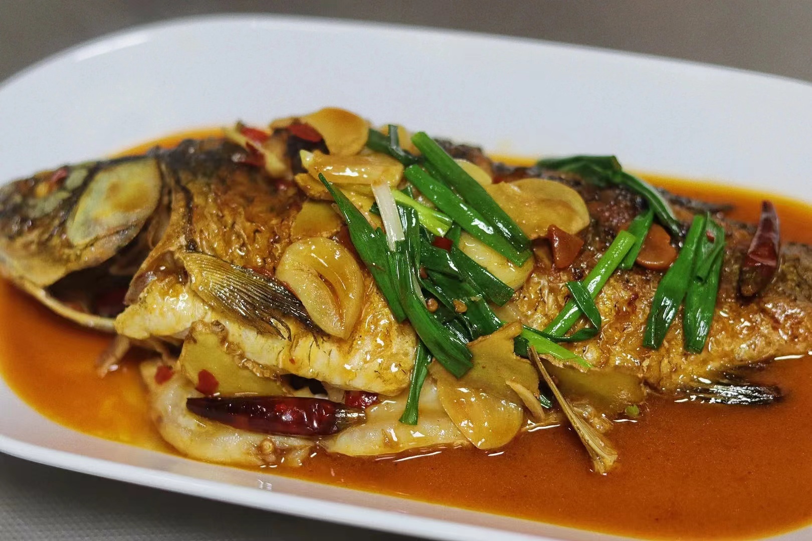 带鱼|冬天吃鱼,建议:少吃草鱼和花鲢,多吃这6种鱼,肥美不腻营养高