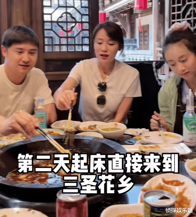 |田亮带家人出游，15岁森碟身高近一米七，和妈妈离别相拥好有爱