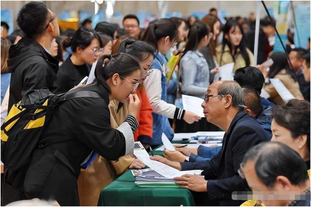 大学生|宁要专科男,不要985女,招聘中的“潜规则”,刺痛多少女大学生