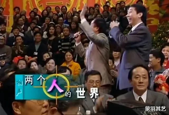 牛群|骂国足还得看春晚，30年经典又狠又辣，冯巩牛群才是讽刺界天花板