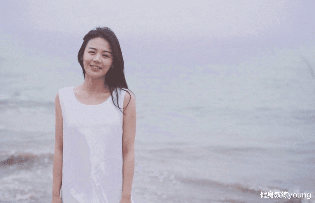 马思纯成功减肥20斤，从“熊猫腰”到“竹竿腰”，分享瘦身经验