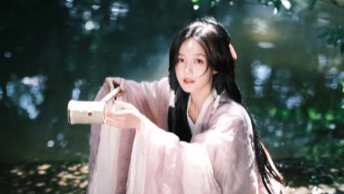 《狐妖》王权篇开机，成毅真够嫩的，李一桐撞衫白鹿，口碑炸了