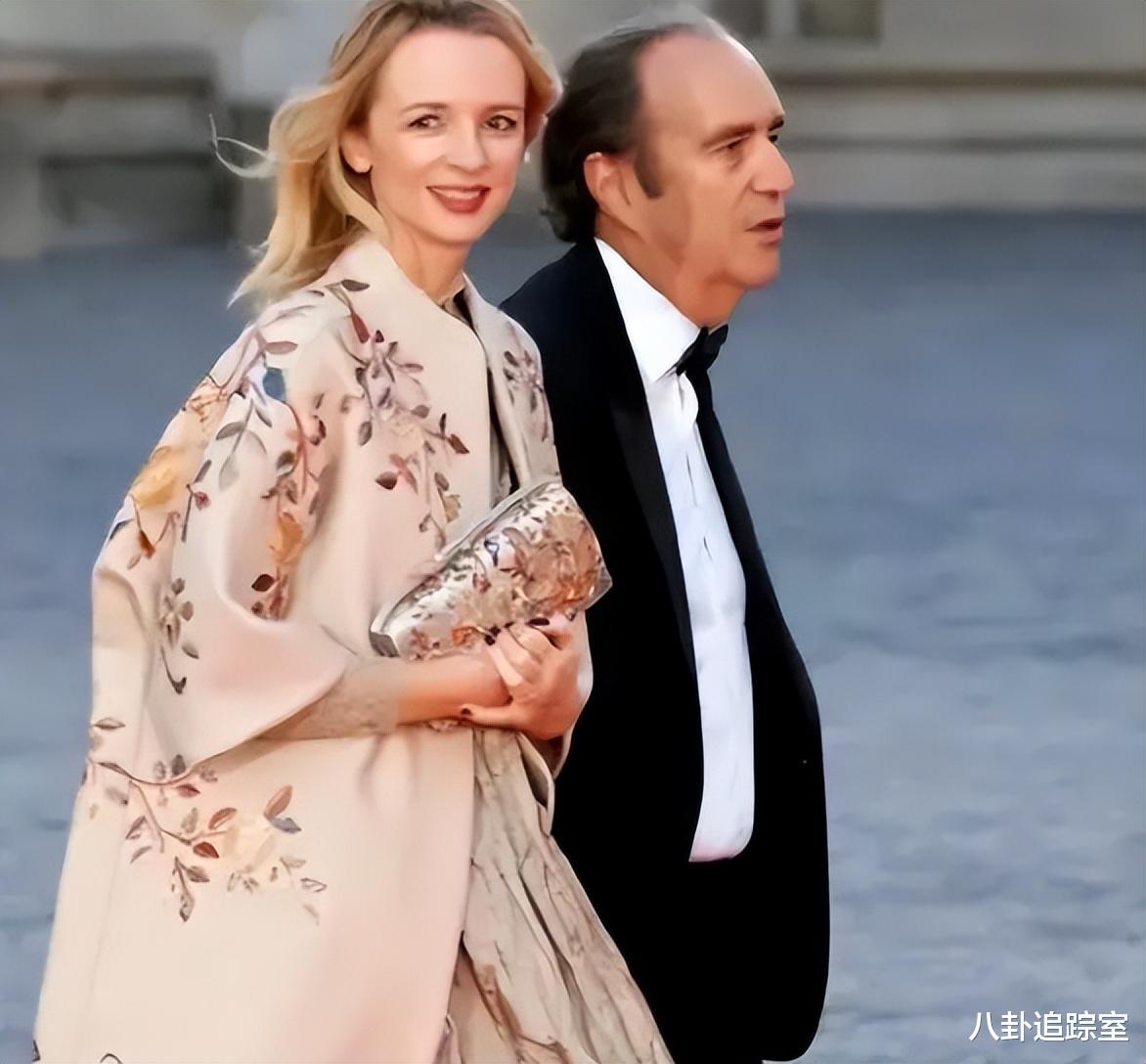 Lisa带妈妈去疯马秀, 三公子机场迎接不下车, 大姑姐疑赴国宴拒认亲