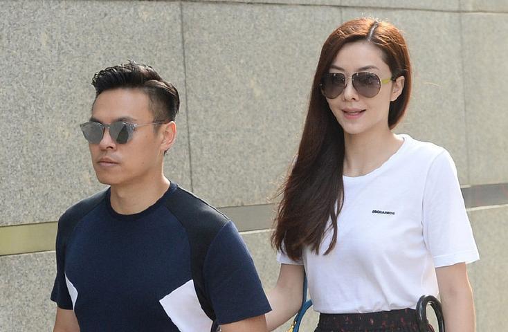 卖弄风情大秀身材，一度靠身体上位，被天王郭富城暗喻“破鞋”