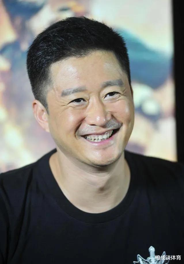 明星|当红功夫男明星被多次出轨,两人追求刺激,在别墅里偷欢险被抓