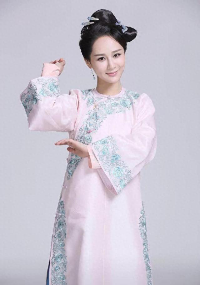 杨紫的无修定妆照让我明白：科技脸，真的不适合拍古装！