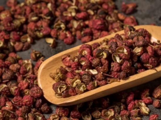 男性睡前将花椒放进肚脐，坚持一段时间，或有5大好处“找上门”