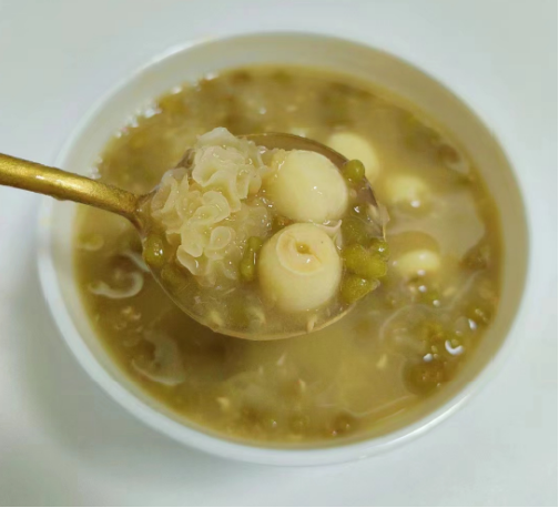 三伏天出汗多，暑热难耐？常给家人喝这汤，消暑解热，别不懂吃