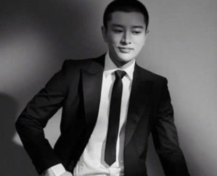 从人人同情到“声名狼藉”，贾乃亮走到今天这一步，怨不得李小璐