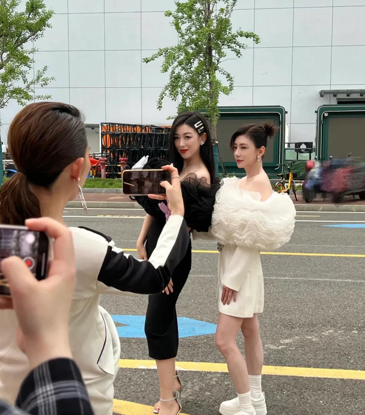 春夏|朱珠晒浪姐四大美女同框，一个塞一个美，一个比一飒，真惊艳