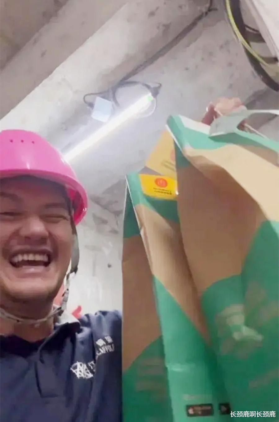 昔日被称为陈奕迅接班人的吴浩康,如今却在工地当起了建筑工人