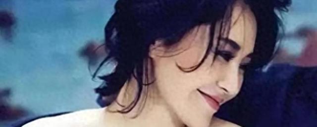 54岁丰腴迷人，“风流成性、老少通吃”一生撩男无数却至今单身