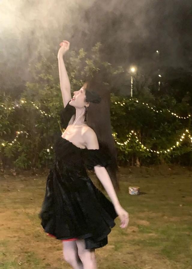 运动|金靖上热搜的一字肩,减肥是减不出的!