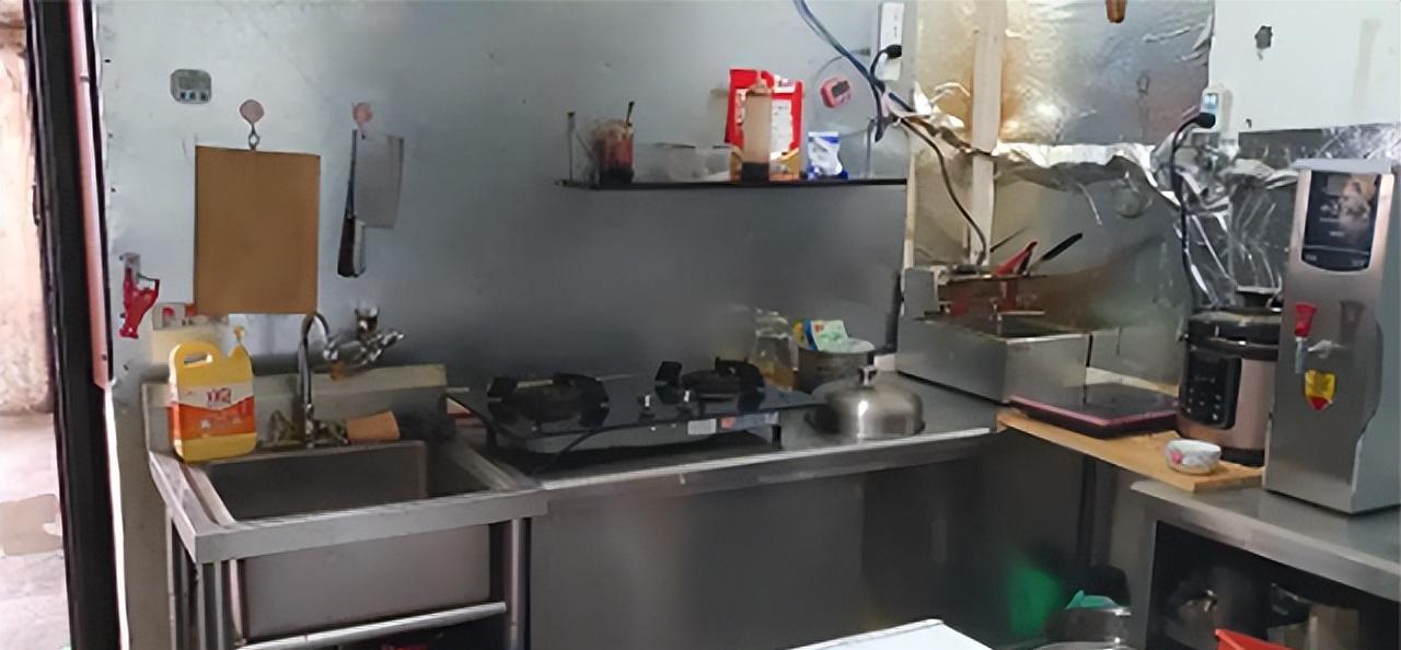 13年前“我爸是李刚”的李启铭,出狱求职接连被拒,后成装修工人