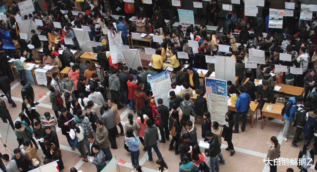 大学生找工作亲身经历:斗鱼合同里的圈套,敢违约就拿8000万