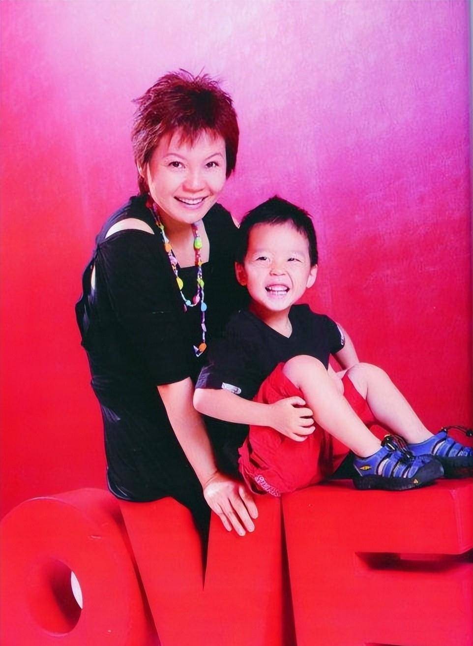 周冰倩|38岁冒生命危险生下儿子离婚,唱《真的好想你》的周冰倩怎么样了