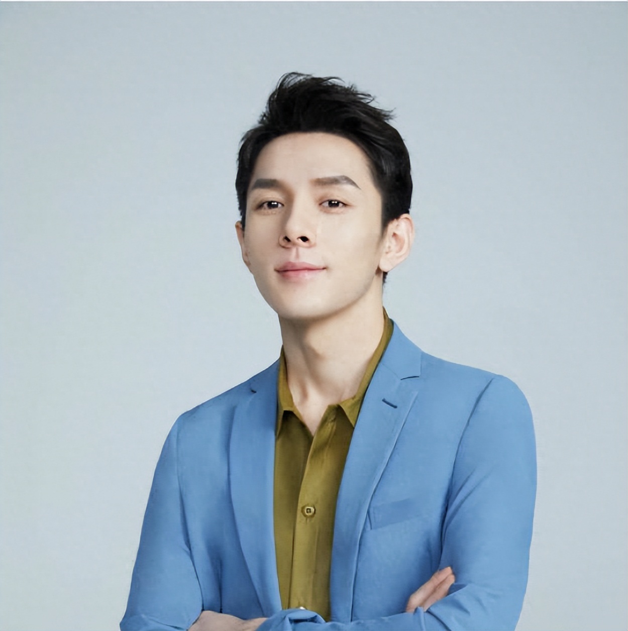 李佳琦流泪道歉后,又继续直播带货,网友嘲笑不当演员可惜了 - 娱乐