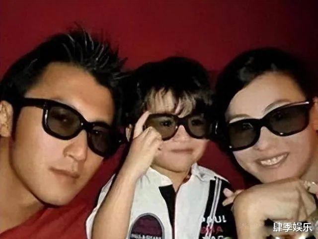 王菲现身机场，小腹隆起疑似怀孕，她和谢霆锋终于盼来了这一天