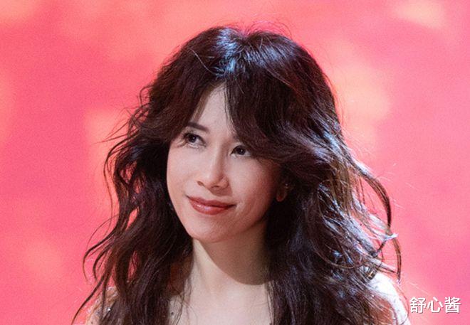 那英|那英哭掉假睫毛,华晨宇惊喜多,音综新天花板不够看啊